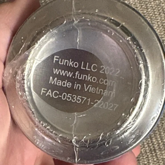 Funko Soda Captain America Figure with Red and Blue - Picture 6 of 6